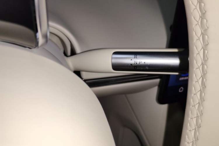 Used Hima Luxeed R7 2024 All-Electric 736 km Ultra Gear Lever