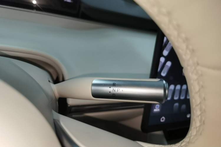 Used Hima Luxeed R7 2024 All-Electric 802 km Max Gear Lever