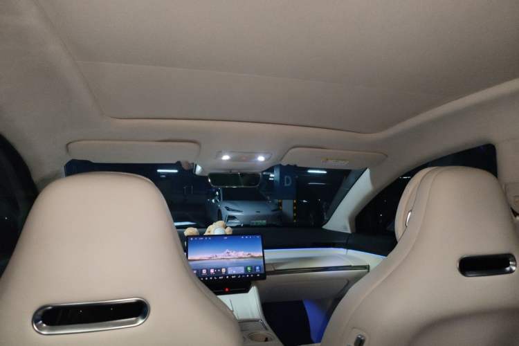 Used Hima Luxeed R7 2024 All-Electric 667 km Max Headliner