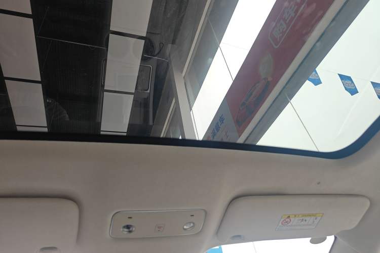 Used Hima Luxeed R7 2024 All-Electric 667 km Max Headliner