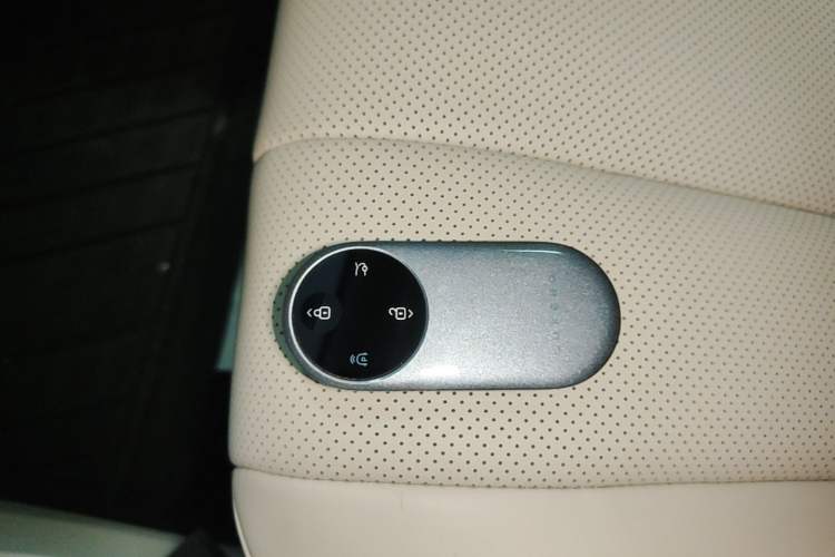 Used Hima Luxeed R7 2024 All-Electric 802 km Max Interior 1