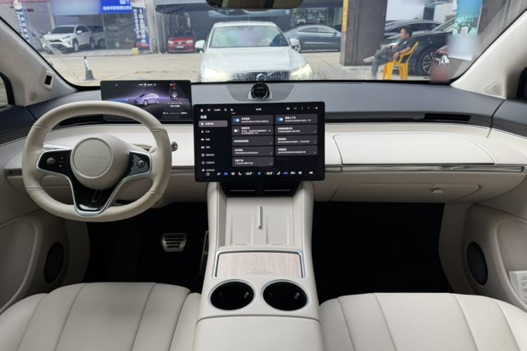 Used Hima Luxeed R7 2024 All-Electric 736 km Ultra Interior 1