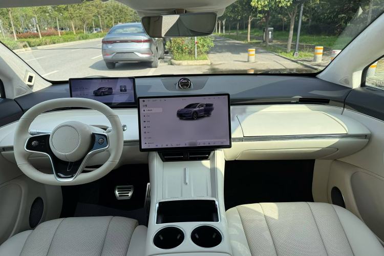 Used Hima Luxeed R7 2024 All-Electric 736 km Ultra Interior 1