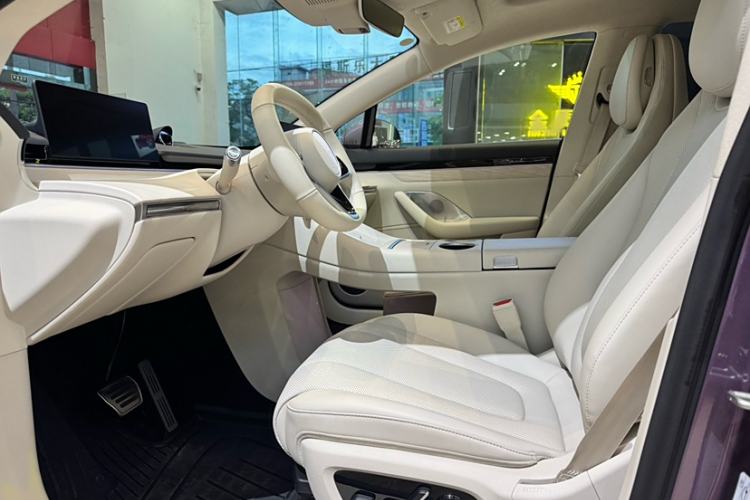 Used Hima Luxeed R7 2024 All-Electric 667 km Max Interior 10