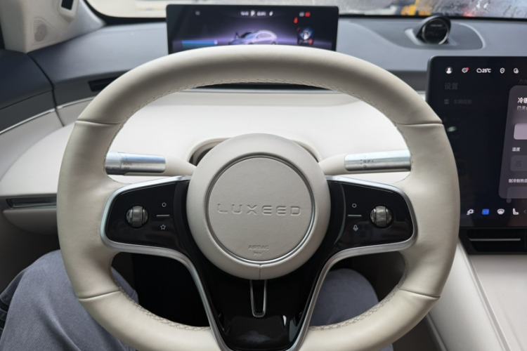 Used Hima Luxeed R7 2024 All-Electric 736 km Ultra Interior 2