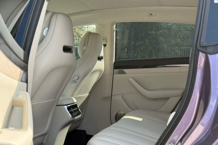 Used Hima Luxeed R7 2024 All-Electric 736 km Ultra Interior 3