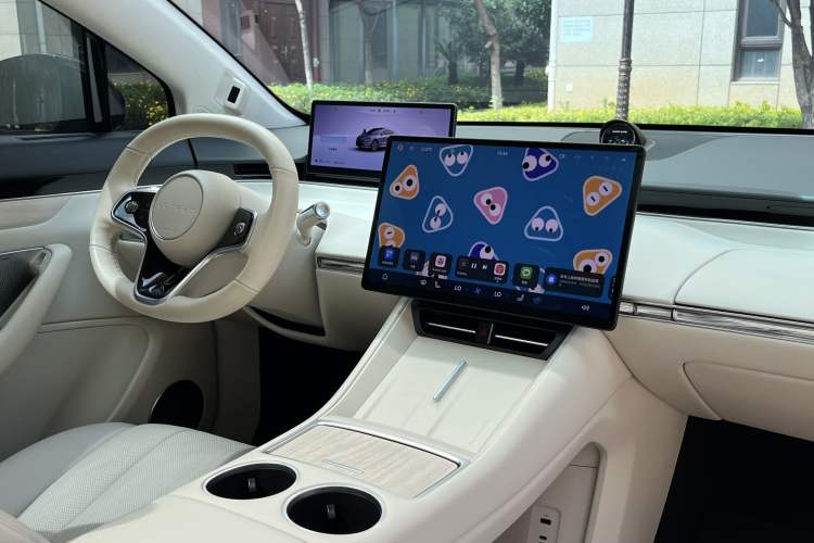 Used Hima Luxeed R7 2024 All-Electric 736 km Ultra Interior 3