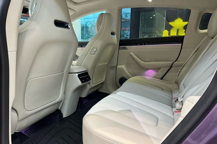Used Hima Luxeed R7 2024 All-Electric 667 km Max Interior 4