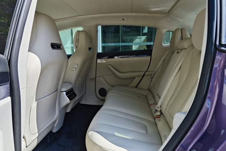 Used Hima Luxeed R7 2024 All-Electric 667 km Max Interior 4