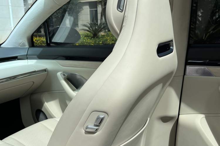 Used Hima Luxeed R7 2024 All-Electric 736 km Ultra Interior 4
