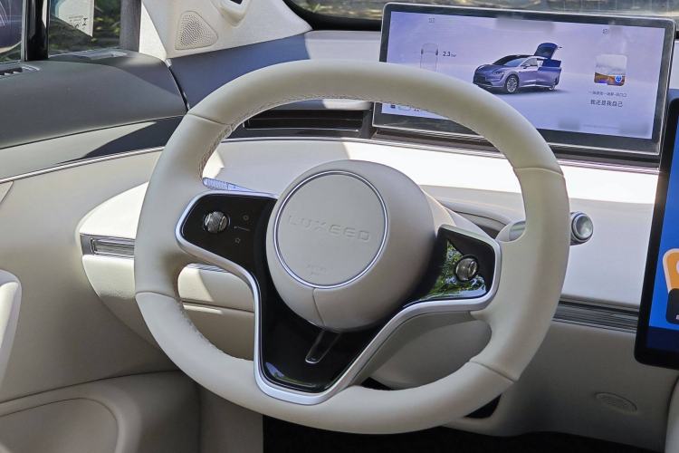 Used Hima Luxeed R7 2024 All-Electric 667 km Max Interior 5