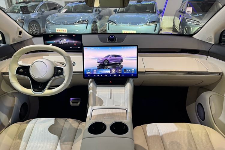 Used Hima Luxeed R7 2024 All-Electric 667 km Max Interior 7