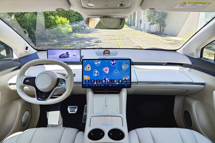 Used Hima Luxeed R7 2024 All-Electric 667 km Max Interior 8