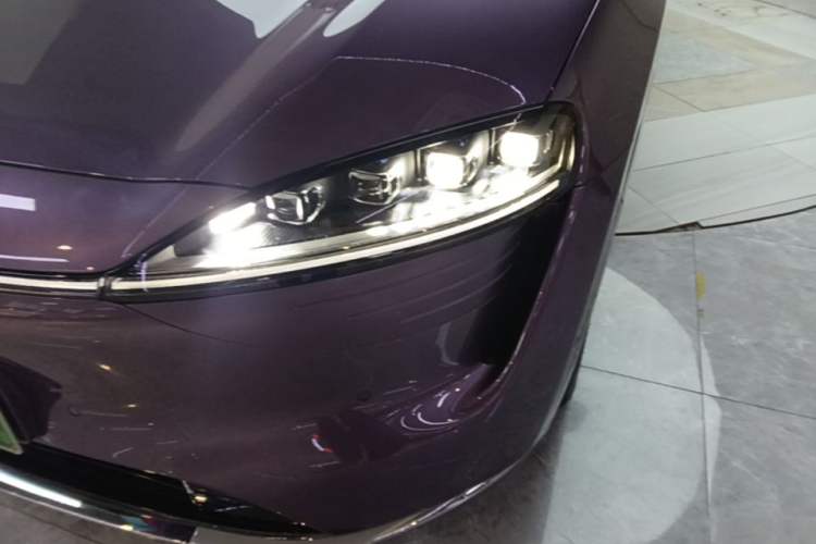 Used Hima Luxeed R7 2024 All-Electric 667 km Max Left Front Headlight