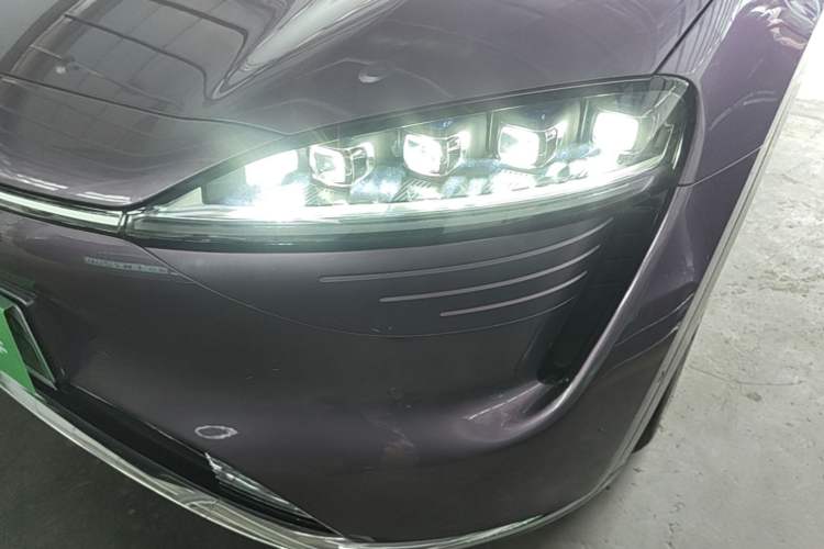 Used Hima Luxeed R7 2024 All-Electric 667 km Max Left Front Headlight
