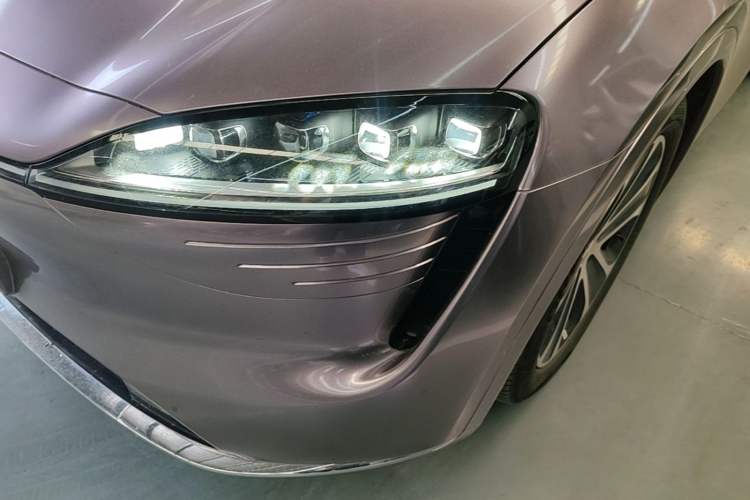 Used Hima Luxeed R7 2024 Pure Electric 667km Pro Left Front Headlight