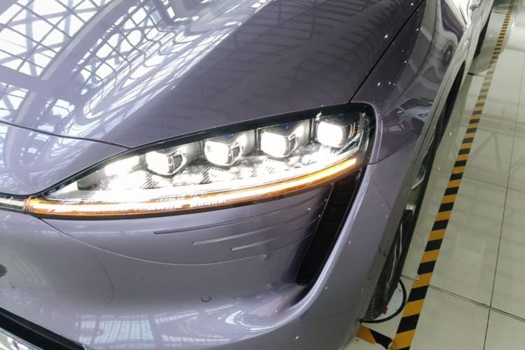 Used Hima Luxeed R7 2024 All-Electric 802 km Max Left Front Headlight