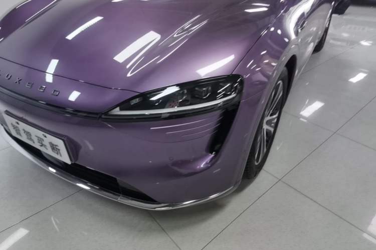 Used Hima Luxeed R7 2024 All-Electric 802 km Max Left Front Headlight
