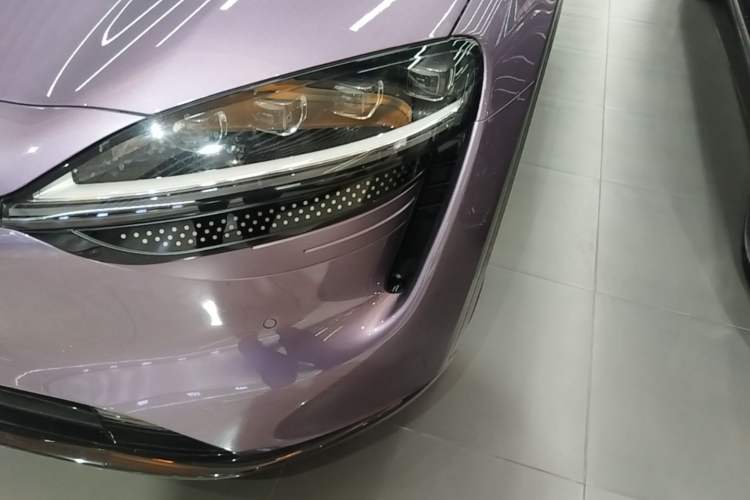 Used Hima Luxeed R7 2024 All-Electric 736 km Ultra Left Front Headlight