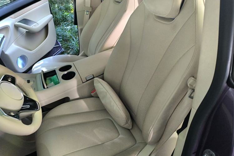 Used Hima Luxeed R7 2024 All-Electric 802 km Max Left Front Seat