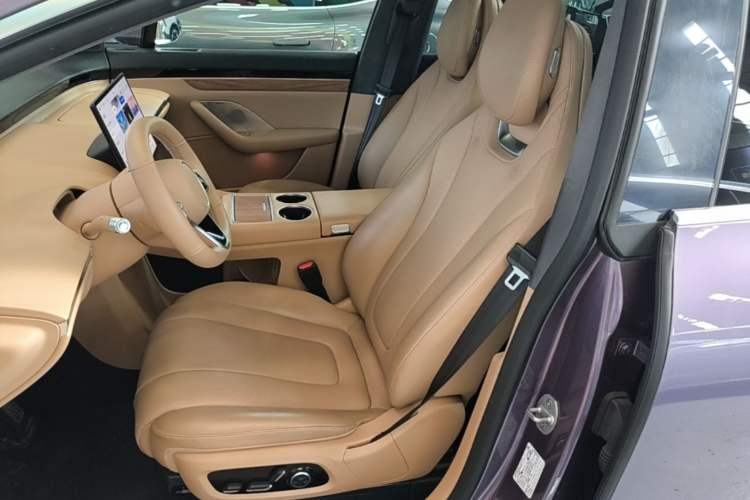 Used Hima Luxeed R7 2024 All-Electric 802 km Max Left Front Seat