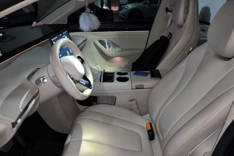 Used Hima Luxeed R7 2024 All-Electric 802 km Max Left Front Seat