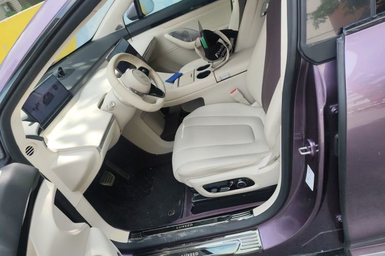 Used Hima Luxeed R7 2024 All-Electric 802 km Max Left Front Seat