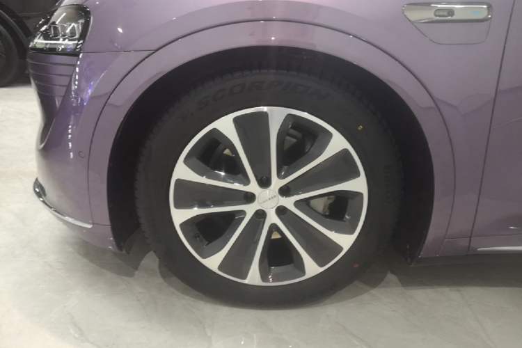 Used Hima Luxeed R7 2024 All-Electric 802 km Max Left Front Wheel Hub