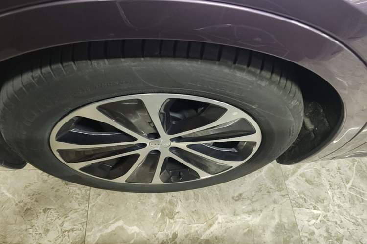 Used Hima Luxeed R7 2024 Pure Electric 667km Pro Left Front Wheel Hub
