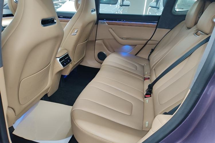 Used Hima Luxeed R7 2024 All-Electric 802 km Max Left Rear Seat