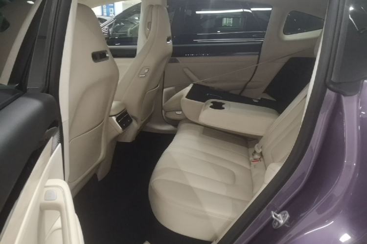 Used Hima Luxeed R7 2024 All-Electric 802 km Max Left Rear Seat