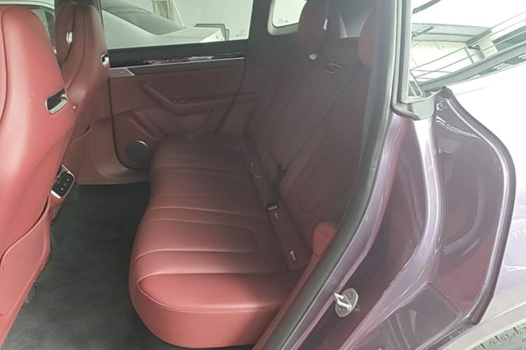 Used Hima Luxeed R7 2024 All-Electric 667 km Max Left Rear Seat