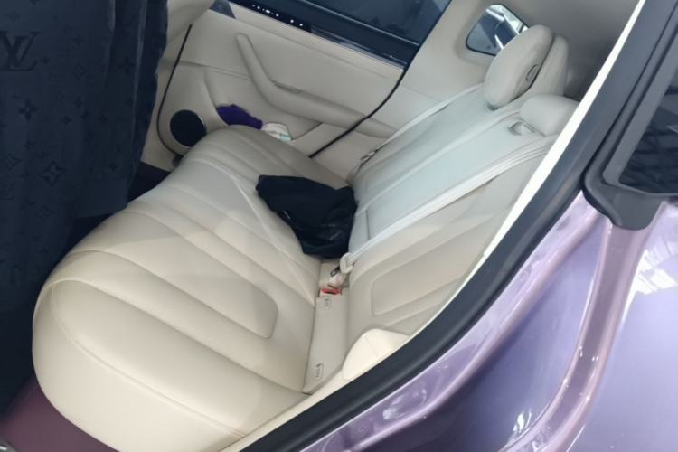 Used Hima Luxeed R7 2024 All-Electric 802 km Max Left Rear Seat