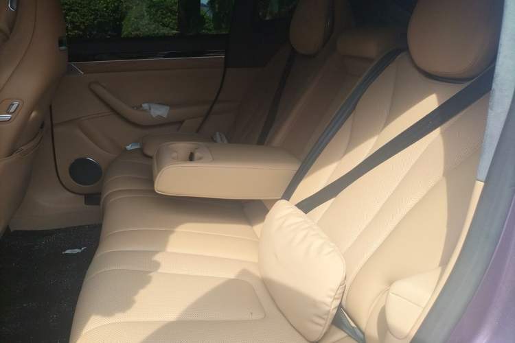 Used Hima Luxeed R7 2024 All-Electric 667 km Max Left Rear Seat