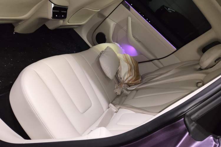 Used Hima Luxeed R7 2024 All-Electric 736 km Ultra Left Rear Seat