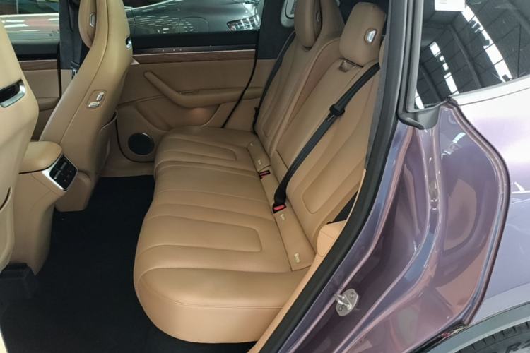 Used Hima Luxeed R7 2024 All-Electric 802 km Max Left Rear Seat