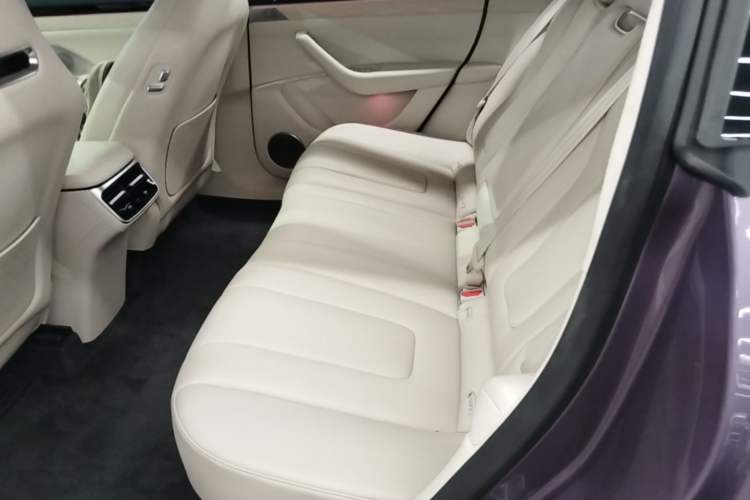 Used Hima Luxeed R7 2024 All-Electric 736 km Ultra Left Rear Seat