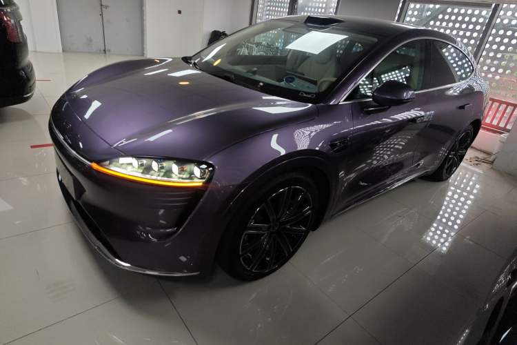 Used Hima Luxeed R7 2024 All-Electric 667 km Max Left Side