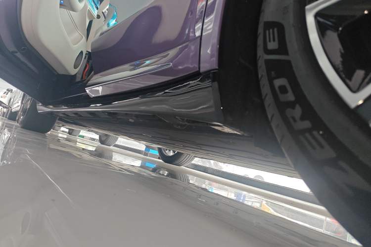 Used Hima Luxeed R7 2024 All-Electric 667 km Max Left Side Sill
