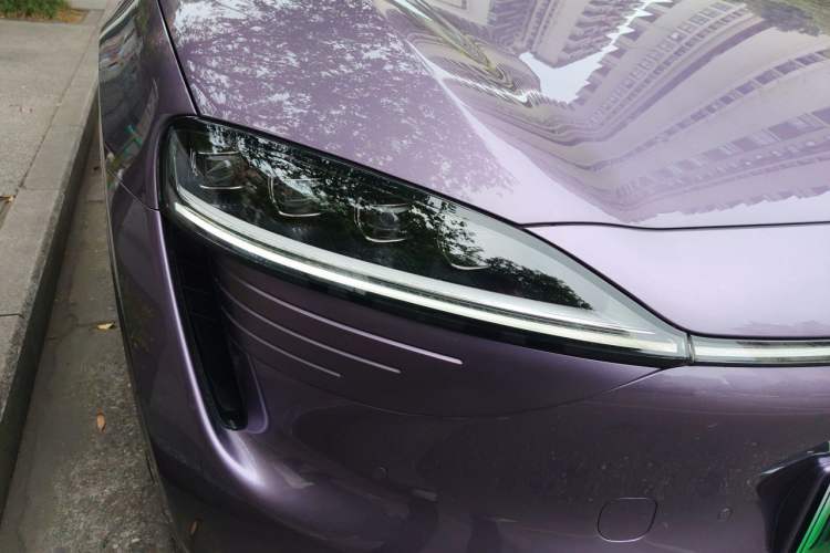 Used Hima Luxeed R7 2024 All-Electric 667 km Max Right Front Headlight