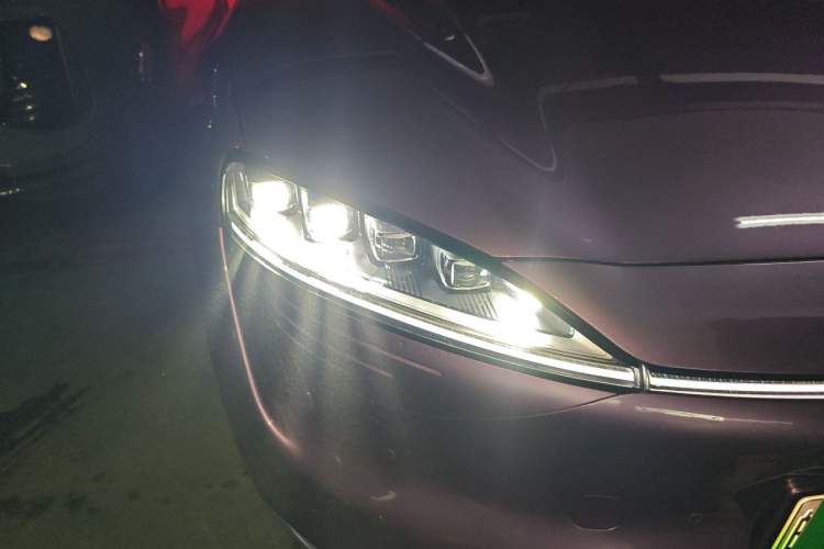 Used Hima Luxeed R7 2024 All-Electric 736 km Ultra Right Front Headlight