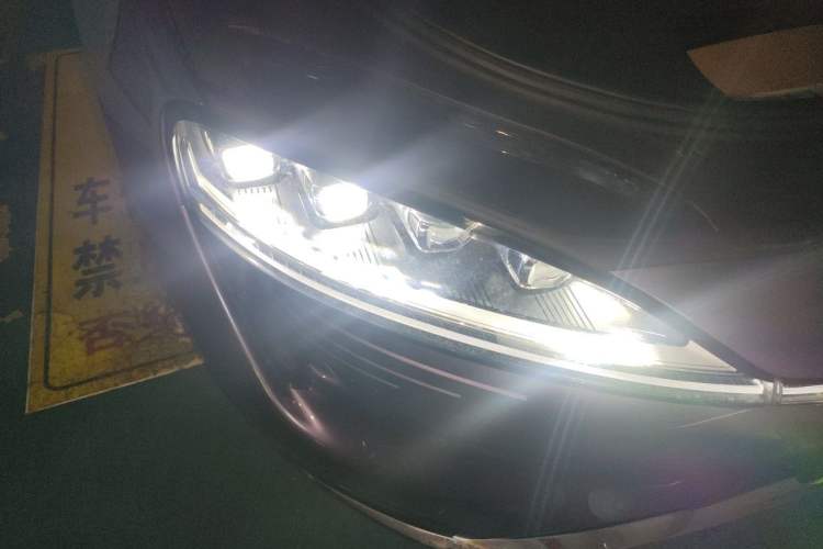 Used Hima Luxeed R7 2024 All-Electric 667 km Max Right Front Headlight