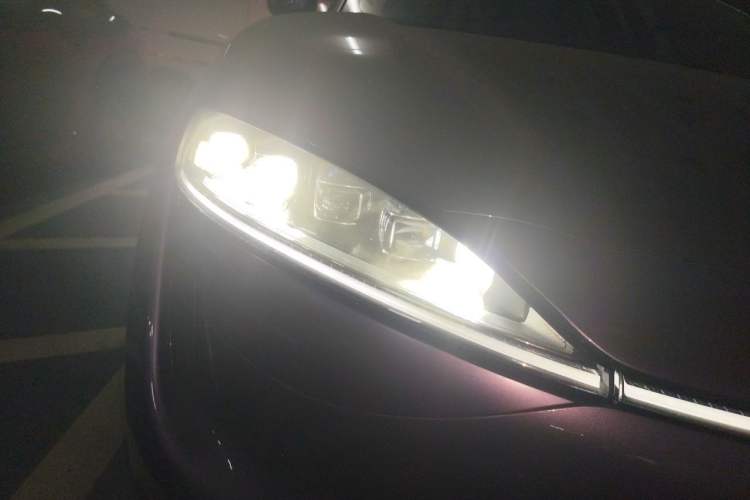 Used Hima Luxeed R7 2024 All-Electric 802 km Max Right Front Headlight