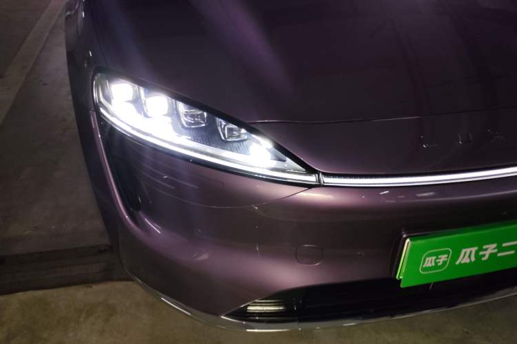 Used Hima Luxeed R7 2024 All-Electric 736 km Ultra Right Front Headlight