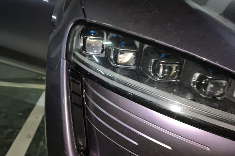 Used Hima Luxeed R7 2024 All-Electric 802 km Max Right Front Headlight