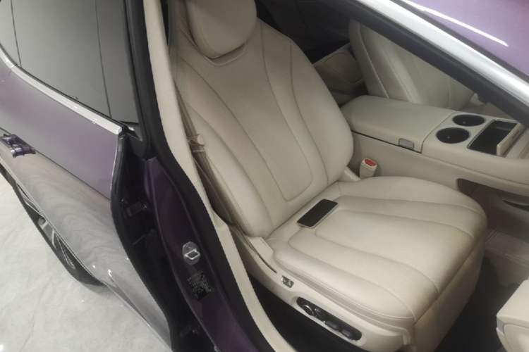 Used Hima Luxeed R7 2024 All-Electric 802 km Max Right Front Seat
