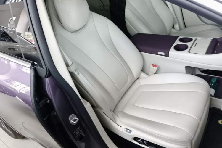 Used Hima Luxeed R7 2024 All-Electric 802 km Max Right Front Seat