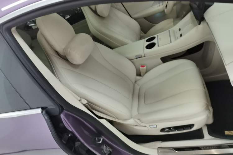Used Hima Luxeed R7 2024 All-Electric 802 km Max Right Front Seat