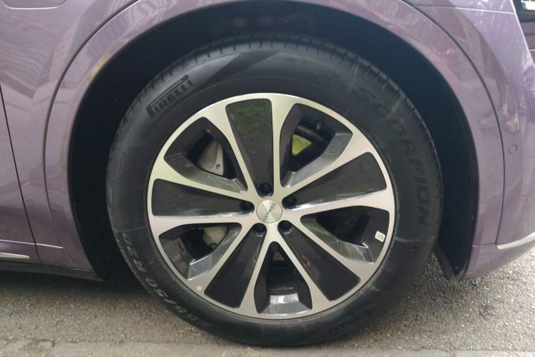 Used Hima Luxeed R7 2024 All-Electric 667 km Max Right Front Wheel Hub