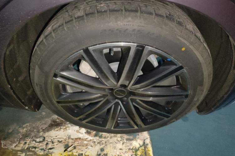 Used Hima Luxeed R7 2024 All-Electric 667 km Max Right Front Wheel Hub